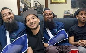 Koleksi kuliah ustaz azhar idrus : Ustaz Azhar Idrus Dan Isteri