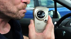 Combien d'alcool contient un verre standard ? Les Gendarmes De La Dordogne L Arretent Dans Le Fosse Avec 3 Grammes D Alcool Dans Le Sang