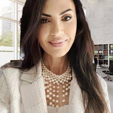 A volte gli incontri più belli nascono per caso. Con Mary Rosati ci siamo  conosciute alla Camera dei Deputati e da lì è nato un legame fatto di  stima, collaborazione e visione