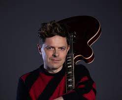 Mit radiohits wie „id, „roundabouts und. Michael Patrick Kelly Gibt Im Juni Zwei Autokino Konzerte