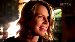 Nach dem gestrigen auftritt schien es nun fast so, als wollte. Ems Trifft Ems Folge 3 Jessy Wellmer Youtube