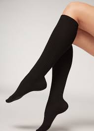 Faîtes votre choix parmi nos nombreuses références femme. Chaussettes Longues Cotelees Avec Laine Et Cachemire Pour Femme Calzedonia