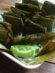 Memang kalau di kampung daun pisang ni senang boleh ambil banyak dari pokok. Kuih Jongkong Perak Yang Sangat Sedap Azie Kitchen