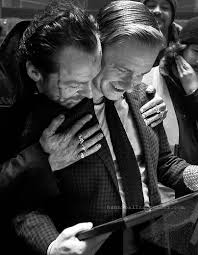 Martin Receiving His Wrap Gift After The World S End Wanna Know What It Was A Freaking Painting Of Benedict Cumberbatch Nak Martin Freeman Simon Pegg Freeman