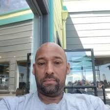 Paul Bragg (@iamdjpaul)