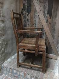 oude houten stoel stoelen fauteuil fauteuils met armleuning landelijk sober nostalgisch boerenstoelen boerenstoeltj oude houten stoelen houten stoelen stoelen
