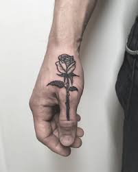 Pin De Luciano Ariel En Buenas Noches En 2020 Tatuajes De Rosas Para Hombres Tatuajes Escritos Tatuajes Creativos