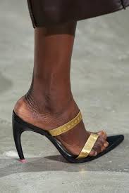 Pin By Lila On Fab Shoes In 2020 Schiaparelli Couture Collection Couture Fashion