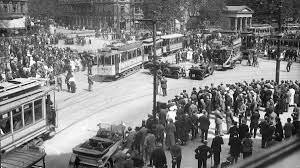 Für die stadt begann nun der industrielle aufschwung, der mit einer enormen zunahme der bevölkerung einherging. Grosse Und Grossenwahn Die Grundung Von Gross Berlin 1920 Politik Sz De