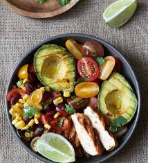 Salade A La Mangue Et Avocat Saumon Fume Recette Recettes De Cuisine Salade Mexicaine Recette Mexicaine