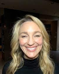 Maureen Hallett's Instagram, Twitter & Facebook