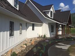 A metal roof is a roofing system made from metal pieces or tiles characterized by its high resistance, impermeability and longevity. Modern Farmhouse Modern Farmhouse Exterior White Farmhouse Exterior Metal Roof Houses