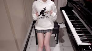 I make anime piano covers on youtube and bilibili. Taiwan S Strongest Female Youtuber Subscribe To Joeman Kneeling On The Net Mysterious And Sexy Novelty Nownews Today News 6park News En