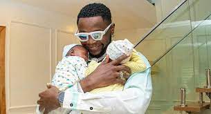 Oluwatobiloba anidugbe, nigerian singer popularly known as kizz daniel, has gifted each of his twin babies a luxury penthouse. Uv1tyuiilwtk9m