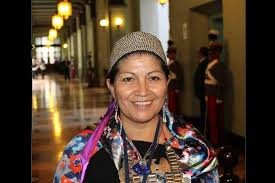 A través de un comunicado público las y los convencionalistas constituyentes mapuche por escaño reservado dieron a conocer al pueblo nación mapuche y a los pueblos hermanos que que bajo cuatro criterios acordados, proponen a elisa loncón antileo para presidir la mesa directiva de la convención constituyente. Z95dxqqdsffq6m