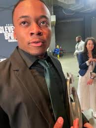 Avon's Josiah Saunders wins Jim Donovan Courage Award after returning from  the brink of death