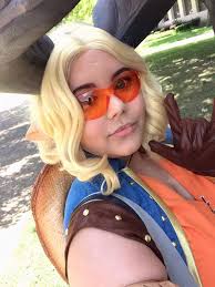 Ah yes, mah boi is getting thiccer. I extended two of his hands, gave him a  new sword and shield, added a lot of armour and also some support for his  arms.