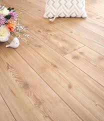 Le Parquet Stratifie Pin Rustique De Decoweb Com S Inspire De La Tendance Hygge Pour Un Interieur Authe Parquet Stratifie Table Salle A Manger Deco Interieure