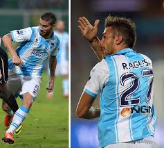 Negli anni '80 era normale vedere i bellissimi stemmi delle varie società accompagnate dal nome degli sponsor. Maglie Pescara 2013 2014 Errea Rispolvera Il Rosso Anni 90