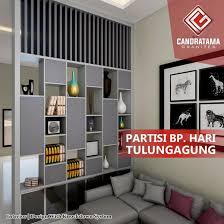 Desain di atas memang cukup ramai, ditambah dengan interior rumah desain interior nya hanya menggunakan lukisan cukup besar serta sekat yang terbuat dari kayu, yaps. Konsep Sekat Ruangan Minimalis Di Daerah Samarinda