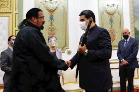Guns are protected by the second amendment. Der Hollwood Schauspieler Steven Seagal Wurde Von Nicolas Maduro In Miraflores Empfangen Nach Welt