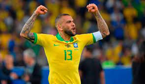 Här spelade han dock bara en säsong innan han lånades ut till spanska förstadivisionsklubben sevilla. An Incombustible Dani Alves Also Will Be In Tokyo