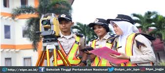 Peserta yang dinyatakan lulus seleksi administrasi selanjutnya mengikuti ujian tertulis yang akan dilaksanakan pada tanggal 22 juni 2019 di stpn yogyakarta, dengan materi dan jadwal ujian. Program Studi Diploma I Pengukuran Dan Pemetaan Kadastrai Page 7 Sekolah Tinggi Pertanahan Nasional