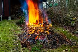 Ein feuer ist klein, wenn sein durchmesser kleiner als. Gartenabfalle Verbrennen Wann Und Wo Ist Das Erlaubt