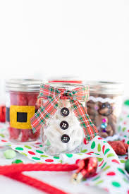 Use your christmas mason jars to create a festive holiday centerpiece on your dining room table. Christmas Mason Jar Gifts Made To Be A Momma