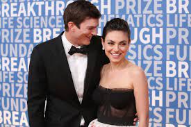 Ashton kutcher is currently married to actress, mila kunis. Ashton Kutcher Mila Kunis Mit Ihren Kids Unterwegs Brigitte De
