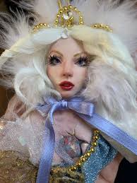 Hello everyone! I would like to show you my latest doll😊 A snow queen half  bust perfect as an ornament for Christmas Tree. She has a particular: a  visible blue heart on
