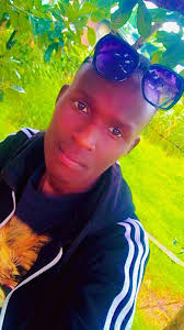 Luku kiasi tuu babangu ashaanza huyu Cyrus anakaa wa kuoa hivi karibuni😂😂  Mnifanyie connection ya Stand up Comedy nafeel am enough to do it 😆😆💔