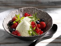 Zitronenverbene Mousse Mit Beeren Rezept Zitronenverbene Rezepte Lebensmittel Essen Zitronenverbene