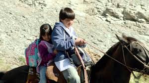 Des bourses scolaires sont fournies grâce à la générosité des donateurs pour les aider à réaliser leur rêve d'un avenir meilleur. Sur Le Chemin De L Ecole Bande Annonce Le 25 Septembre Au Cinema Youtube