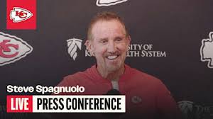 Spagnuolo exige más a la defensa de los Chiefs contra la carrera