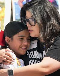 Deberíamos imaginar': cómo madres de tiroteos en escuelas presionan para  proteger a los niños