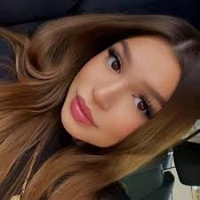 Bethanee Garcia (@beegarseeya)