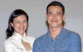 Bukan itu sahaja, gayatri juga memuatnaik gambar bersama ibu zul sewaktu majlis hari lahirnya. Zul Ariffin Nafi Bercinta Semula Dengan Gayatri