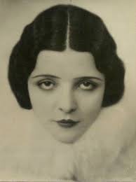 Pin By Banu Birecikligil On Old Photos Vintage Hairstyles 1920s Hair Retro Updo