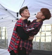 Pin By Licha Velazquez On K A R D Kard Kpop Kiss Bm Kard