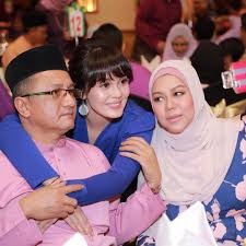 Malah, hubungan suami nelydia senrose iaitu hafeez dengan keluarga isterinya begitu akrab. Foto Mana Tumpah Kuah Kalau Tak Ke Nasi Ini Ibu Dan Ayah Uqasha Dan Nelydia Senrose Patutlah Cantik Soya Lemon