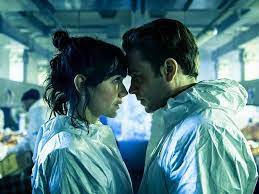 27.04.| bodo kox w człowieku z magicznym pudełkiem proponuje widzom opowieść miłosną, z elementami science fiction, wpisując historię w dystopijne realia. Milosc W Czasach Postkultury Wiez