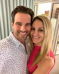 Valerie Hook's Instagram, Twitter & Facebook