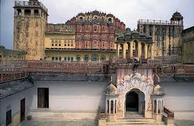 Maharani gayatri devi of jaipur tells us about her early childhood days in the state of 'cooch behar'. Jaipur Besichtigung Jaipur Sehenswurdigkeiten Jaipur Autovermietung Hawa Mahal Palast Der Winde Amber Palast Stadt Palast