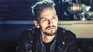 Melody Sutherland's Instagram, Twitter & Facebook