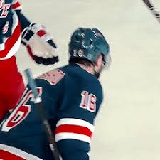 Mats zuccarello (28) scorer mer enn noensinne i nhl, med ni mål og ni assists på sesongens 18 første kamper, og det likevel er det på sin plass å gi derick brassard (28) et klapp på skulderen også. Celebration Derick Brassard Hockey Gif Find On Gifer