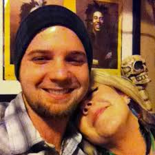 Stream travishull08 music