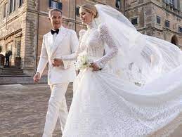 تزوجت ليدي كيتي سبنسر lady kitty spencer ، وهي ابنة شقيق الأميرة الراحلة ديانا princess diana ، من رجل الأعمال مايكل لويس في حفل زفاف فخم أقيم في فيلا. Lc7eicrntfzx9m