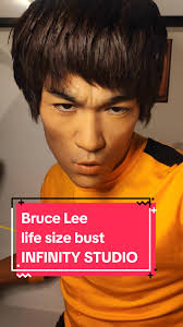 Unboxing du Buste Taille Réelle de Bruce Lee