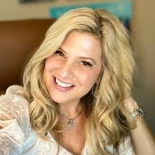 Amanda Beal's Instagram, Twitter & Facebook